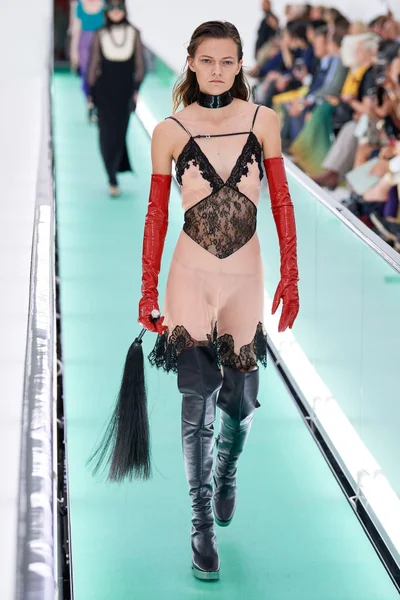Look 37